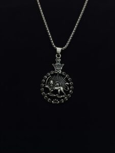 گردنبند شیر خورشید