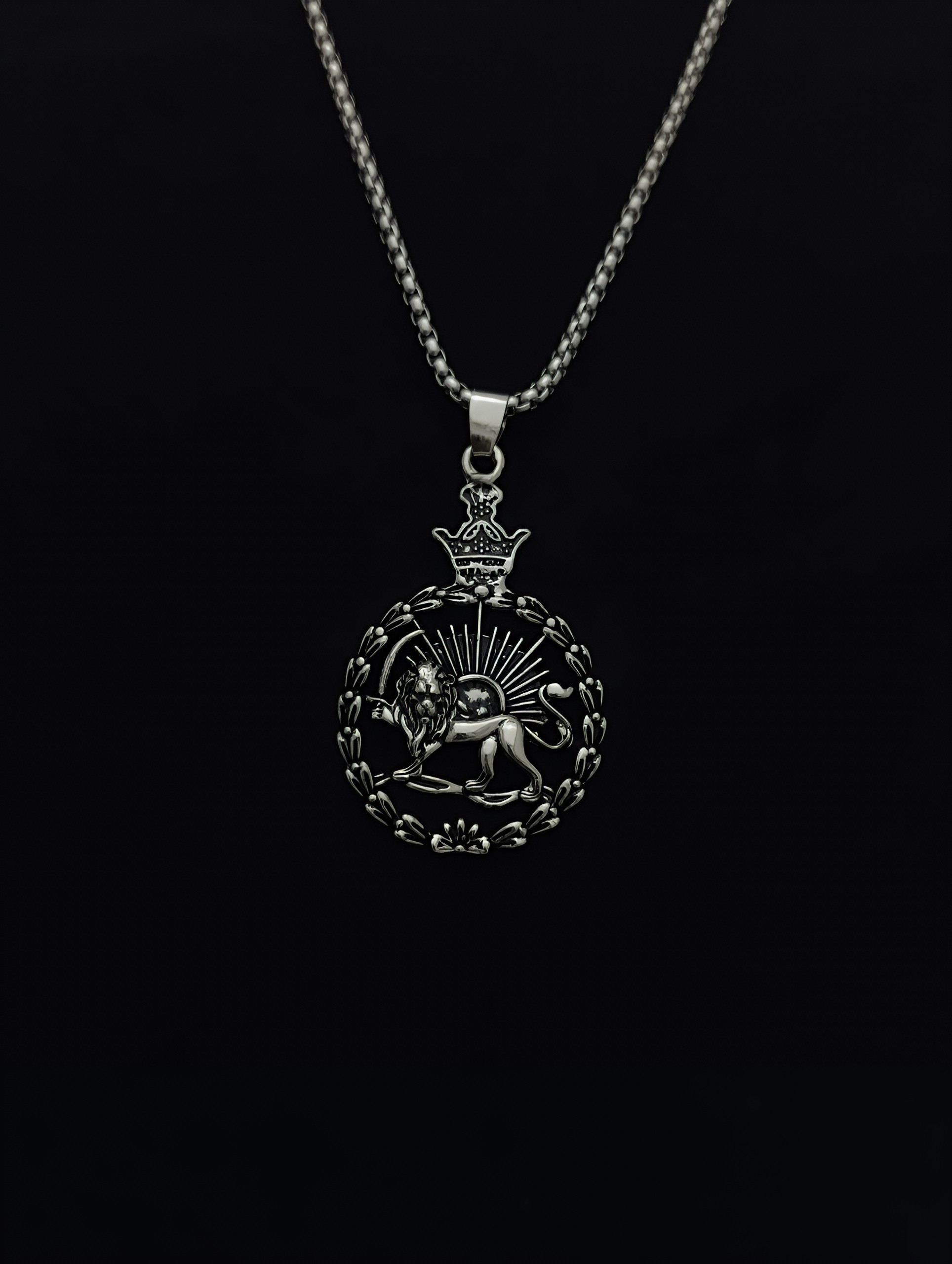 IMG-20251123-WA0018 گردنبند شیر خورشید