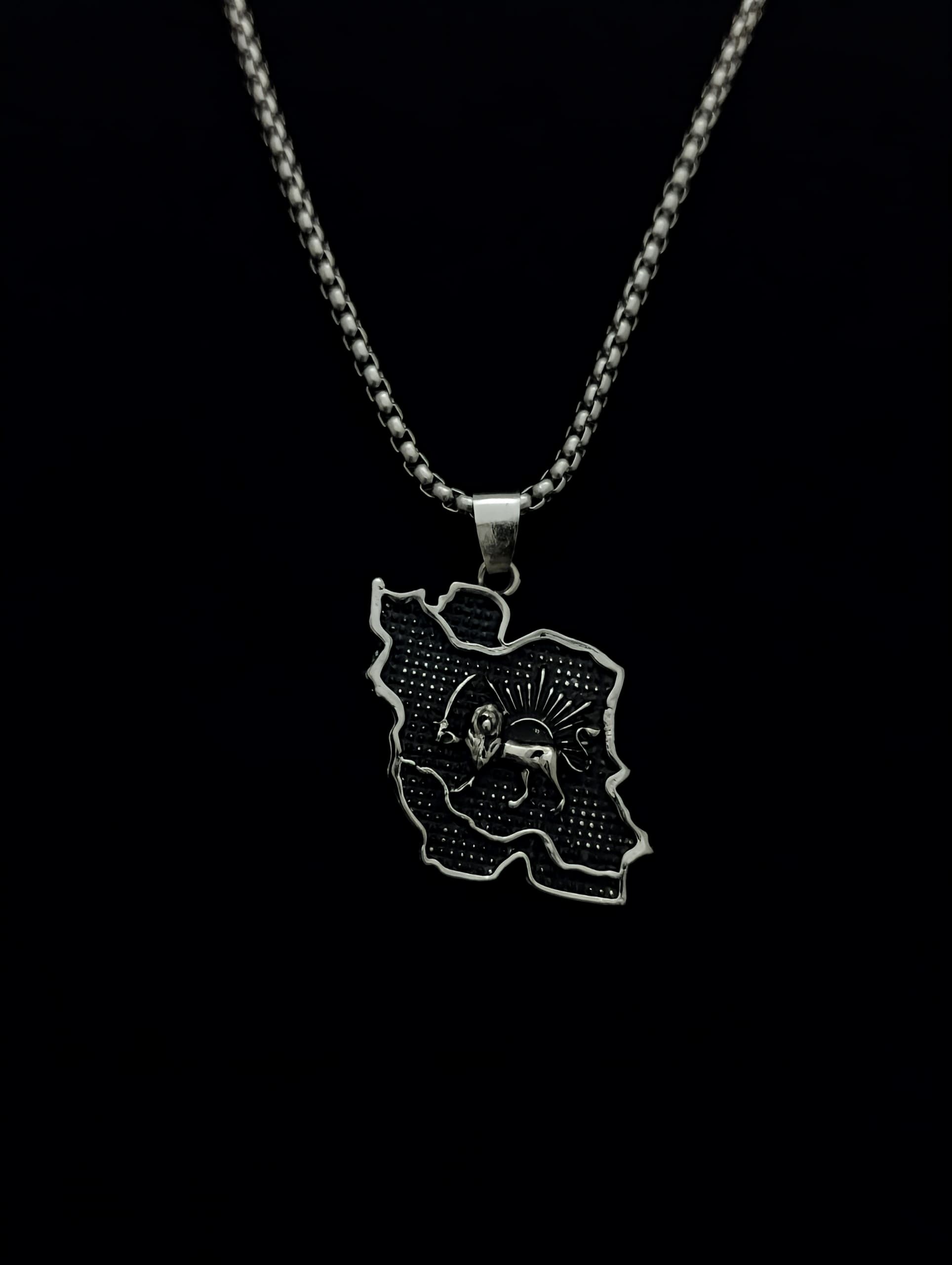 گردنبند شیر خورشید روی نقشه ایران گردنبند شیر خورشید روی نقشه ایران